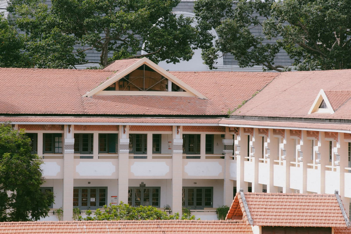 สถาปัตยกรรมชิโน-โปรตุกีส: รหัสลับแห่งประวัติศาสตร์ที่ซ่อนอยู่ในภูเก็ต